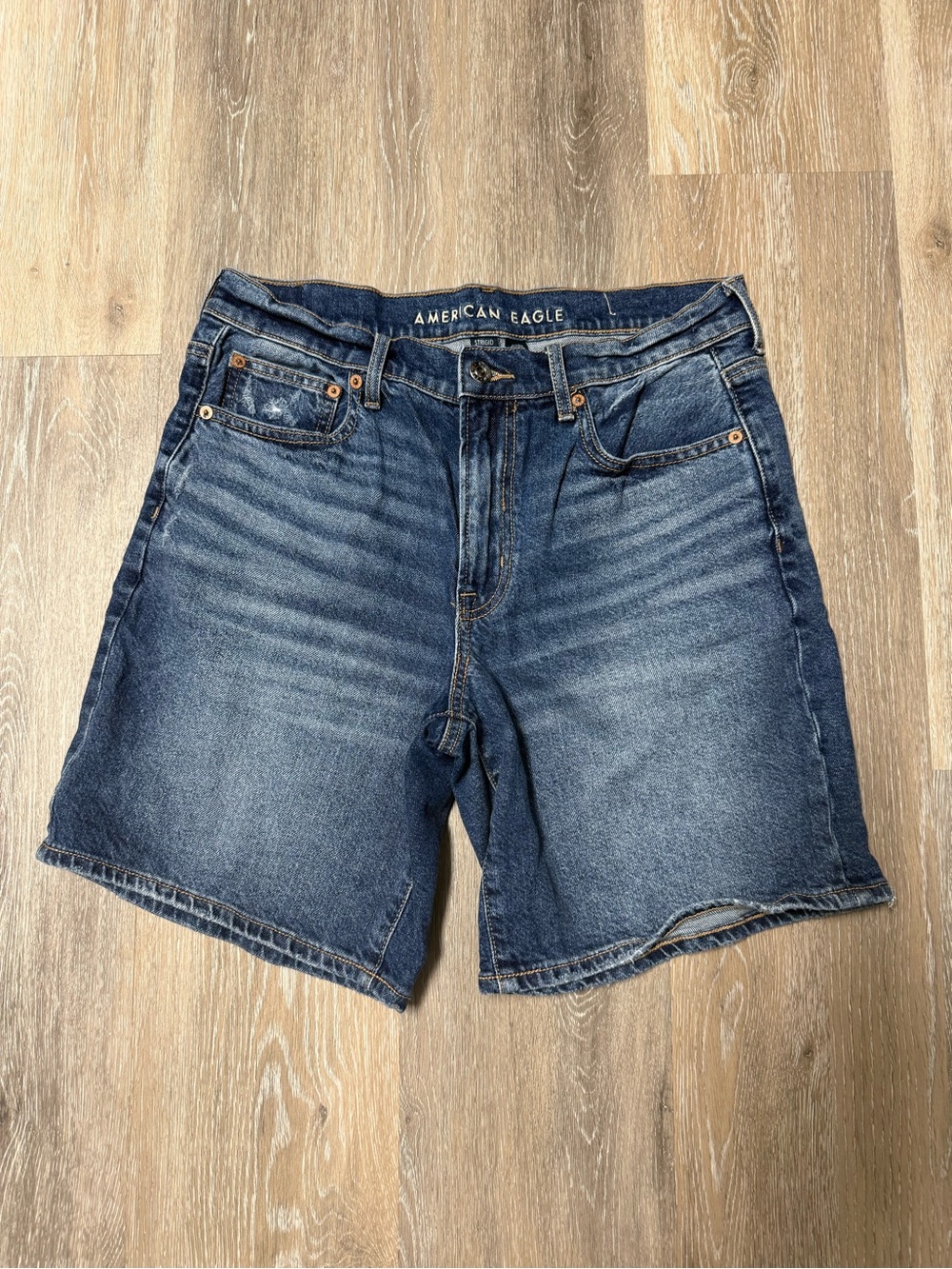 American Eagle AE Strigid Mom Shorts High Waisted Denim Medium Wash Size 6